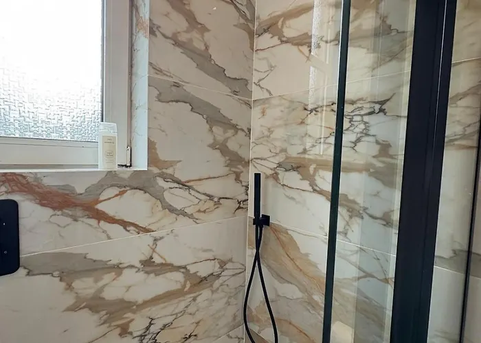 Spacious 2 Bed - Perfect Location אדינבורו