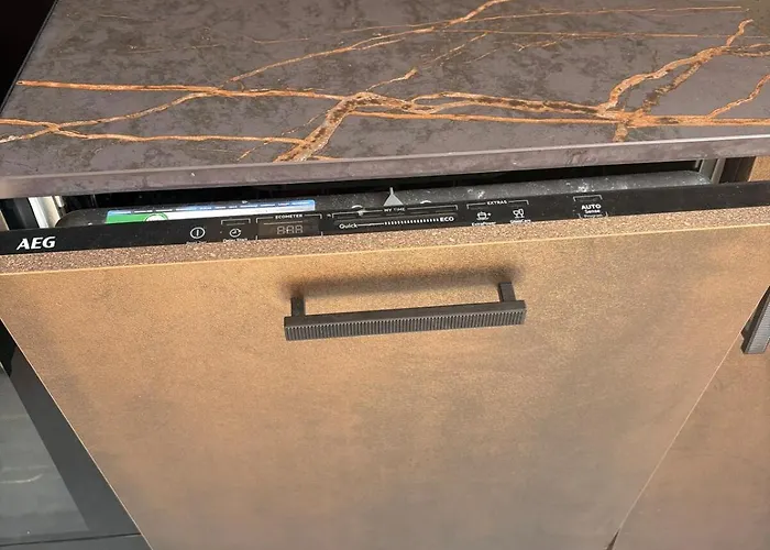 Spacious 2 Bed - Perfect Location 公寓 *