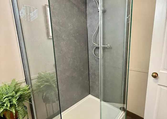 Modern Vintage Bliss Near Calton Hill