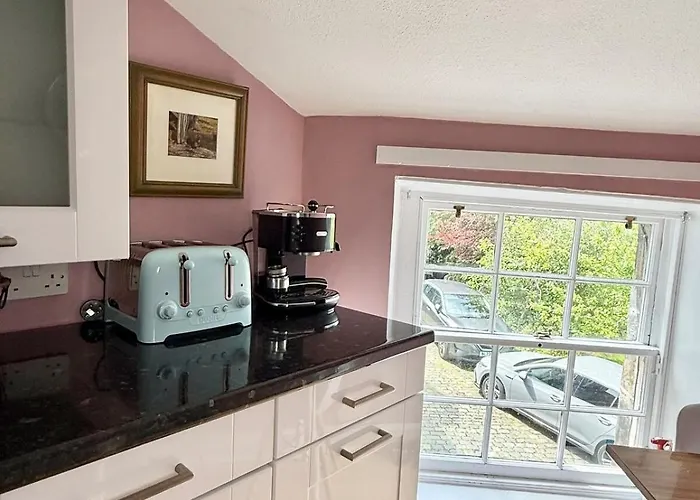 Modern Vintage Bliss Near Calton Hill