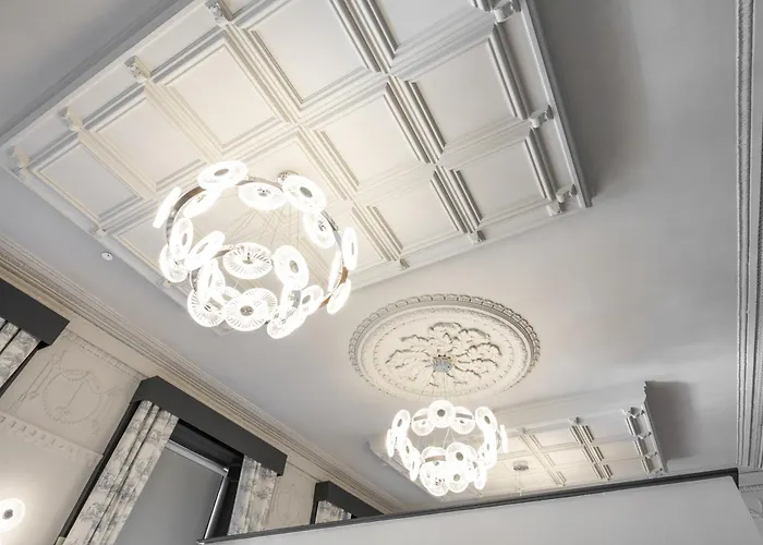 Bonnie - Smart Boutique - Haymarket 4*