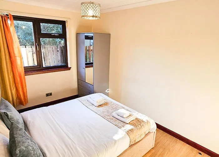 Duddingston 9 Bedroom House - *