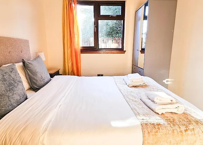 Duddingston 9 Bedroom House - Holiday home