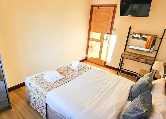 Duddingston 9 Bedroom House - *