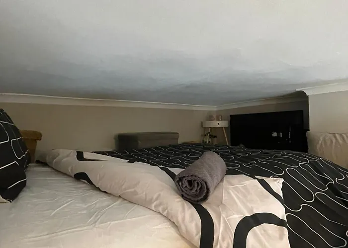 Modern Flat In דירה