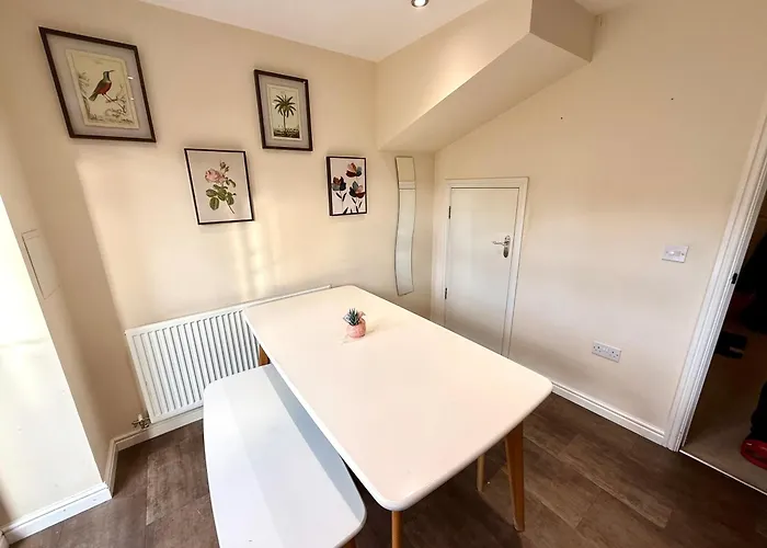 Torwood Townhouse - Superfast Wifi, Contractor Friendly With Free Parking Edinburgh