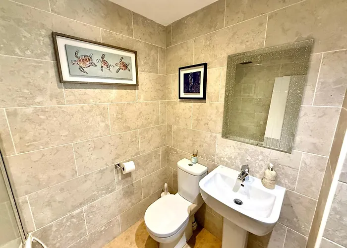 Torwood Townhouse - Superfast Wifi, Contractor Friendly With Free Parking *