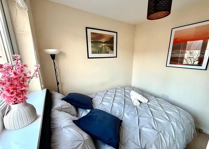 Torwood Townhouse - Superfast Wifi, Contractor Friendly With Free Parking Edinburgh