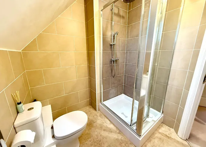 Torwood Townhouse - Superfast Wifi, Contractor Friendly With Free Parking Holiday home *