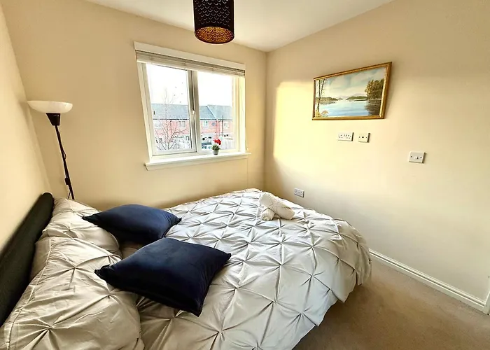 Torwood Townhouse - Superfast Wifi, Contractor Friendly With Free Parking Holiday home Edinburgh