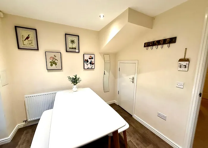 Torwood Townhouse - Superfast Wifi, Contractor Friendly With Free Parking * Edinburgh