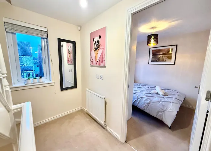 Torwood Townhouse - Superfast Wifi, Contractor Friendly With Free Parking