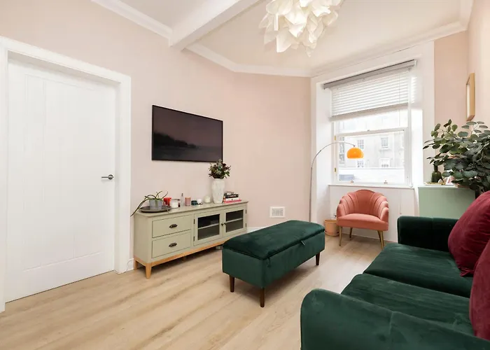 Elegant In The Heart Of * Edynburg