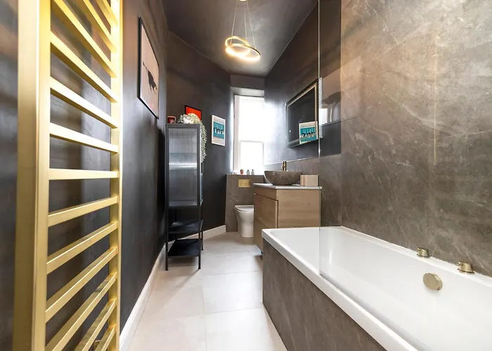 Elegant In The Heart Of אדינבורו