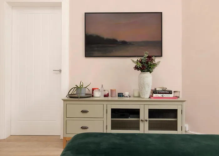 Elegant In The Heart Of דירה *