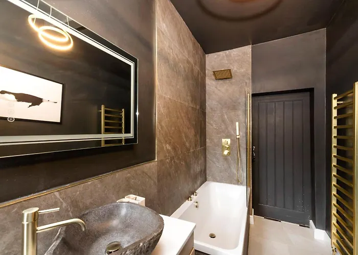 Elegant In The Heart Of דירה *