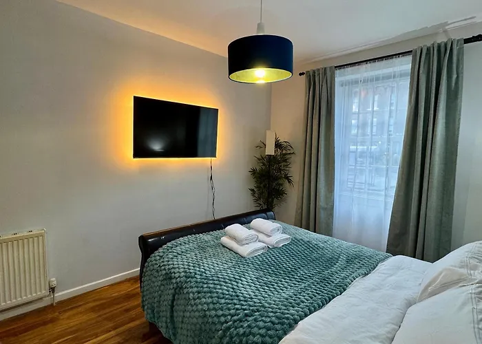 Апартаменты Stylish 2br Grassmarket Flat With Castle Views & Ps5 Эдинбург