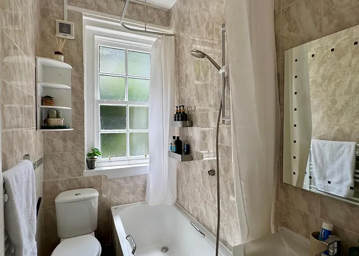 Stylish 2br Grassmarket Flat With Castle Views & Ps5