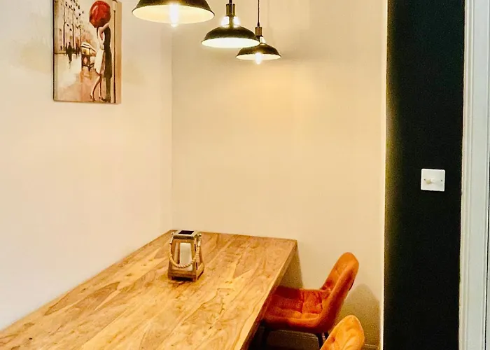 Glamours Stylish Victorian Near Centre *