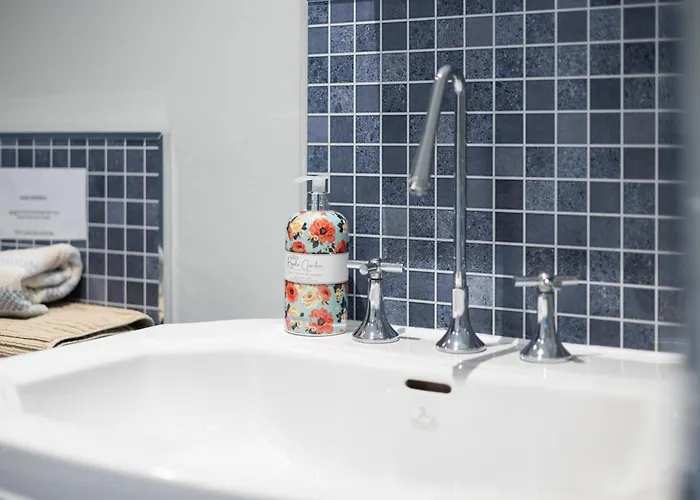 Modern Flat Near Murrayfield Stadium, Sleeps 4 Апартаменты *