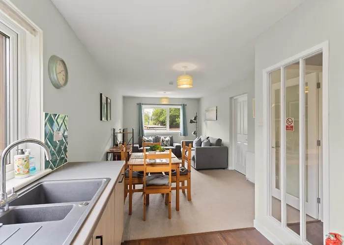 Апартаменты Modern Flat Near Murrayfield Stadium, Sleeps 4 Эдинбург