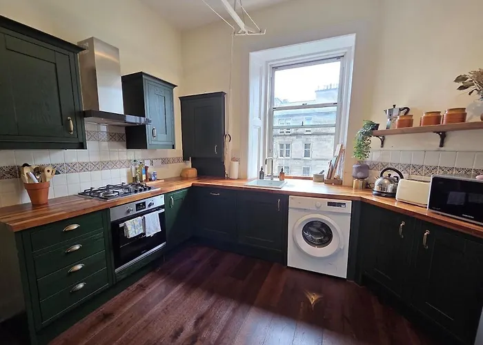 Montgomery Mews In Leith * Edinburg