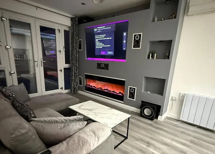 Private 1 Bedroom - - Sleeps 2 דירה אדינבורו