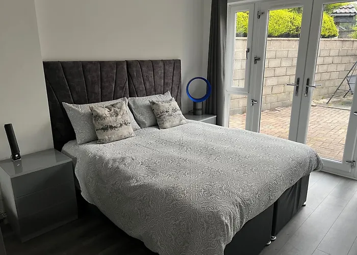 Private 1 Bedroom - - Sleeps 2 *