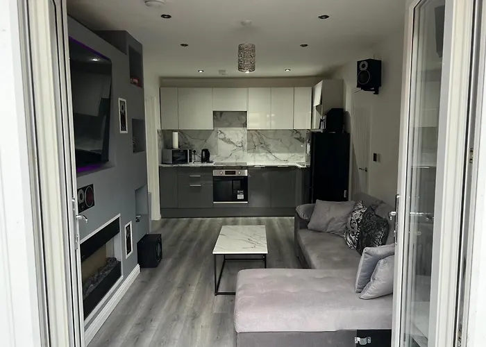 Private 1 Bedroom - - Sleeps 2 אדינבורו