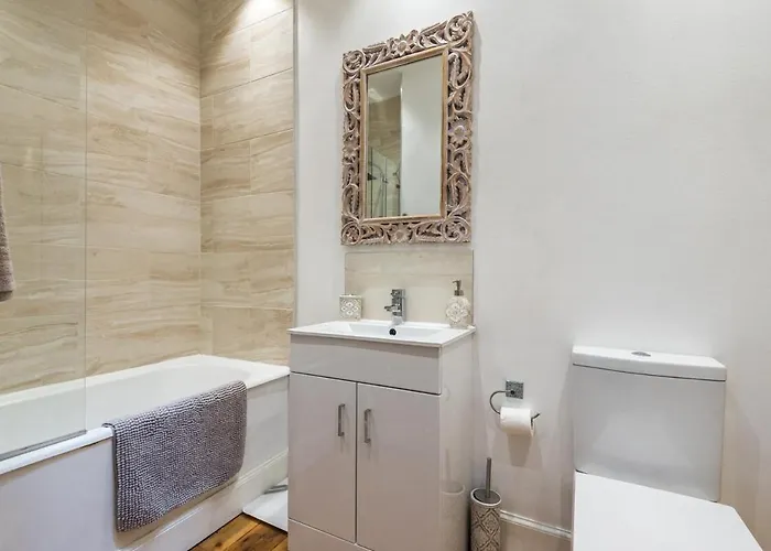 Modern Holyrood Family Retreat *