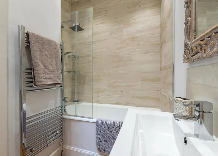 Modern Holyrood Family Retreat بيت للعطل *