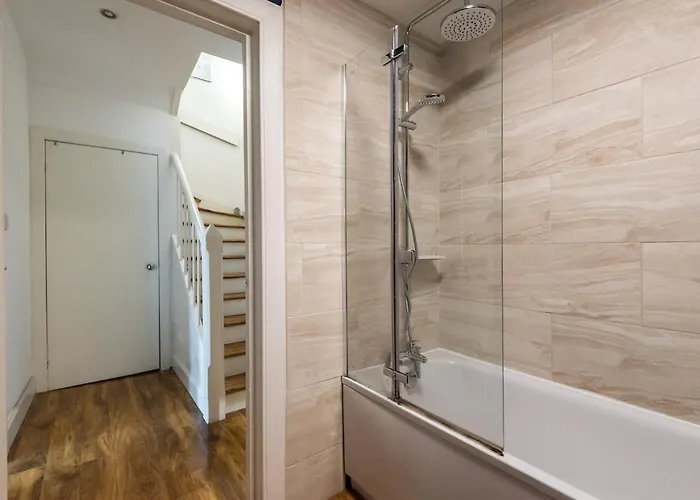 Modern Holyrood Family Retreat بيت للعطل إدنبرة