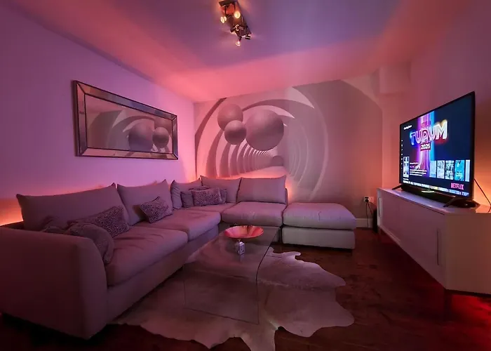 Modern Holyrood Family Retreat Edinburgh