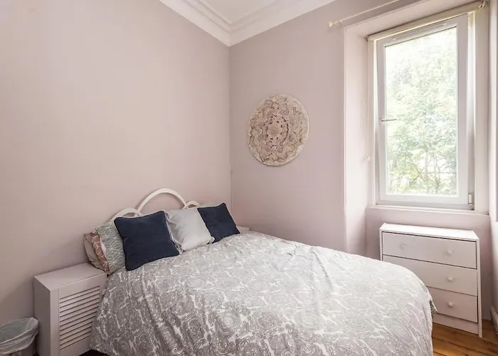 Modern Holyrood Family Retreat * Edinburgh