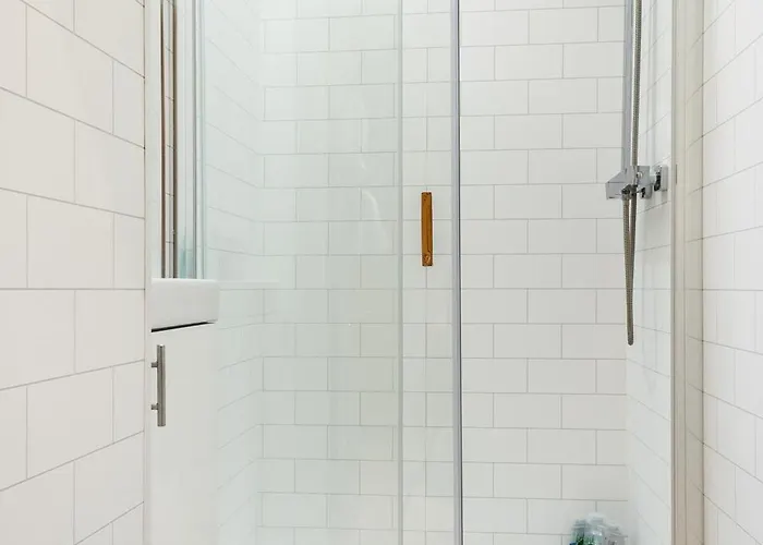 Cosy And Modern In Edinburgh