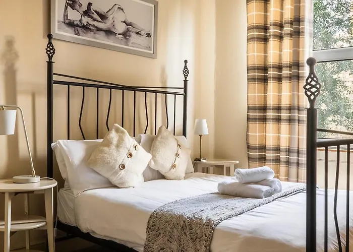 Cosy And Modern In Edinburgh