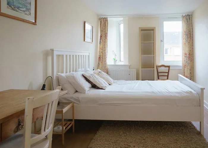 Bright Spacious 2 Bedroom In Stockbridge Lejlighed