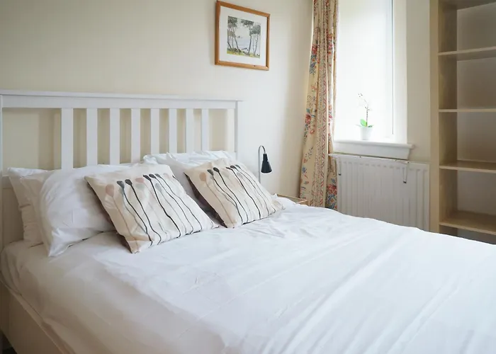 Bright Spacious 2 Bedroom In Stockbridge Edinburgh
