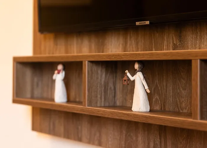 Апартаменты Bright 1 Bedroom Near Centre *