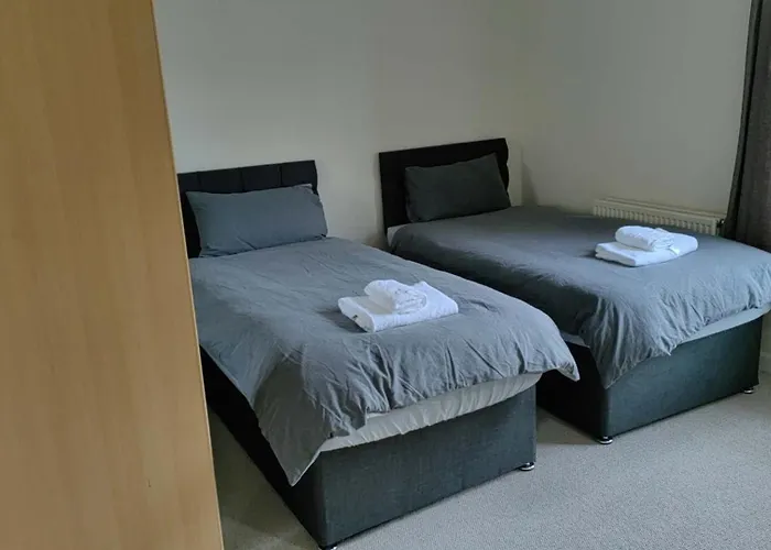 New Town Retreat By Leath Walk- Free Parking *