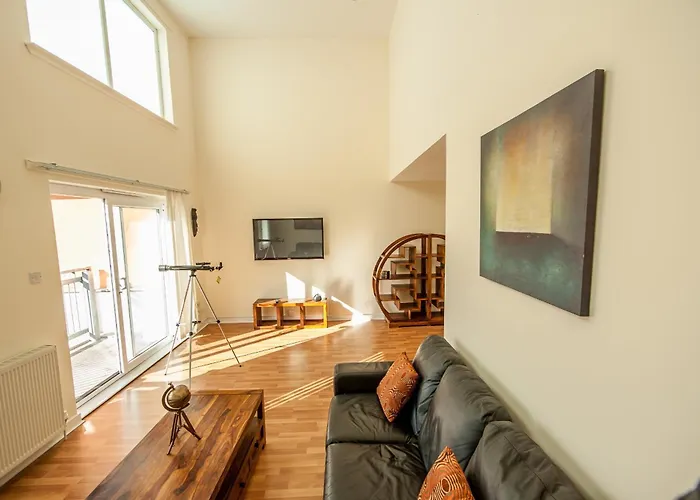 Central Edinburgh Apartment By The Castle