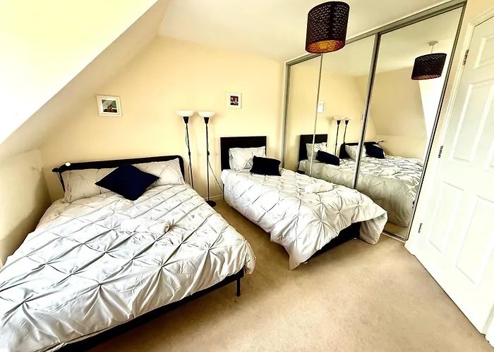 Torwood Townhouse - Superfast Wifi, Contractor Friendly With Free Parking * Edinburgh