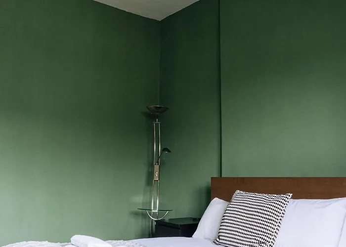 Grade A Listed 2 Bedroom In Apartament *