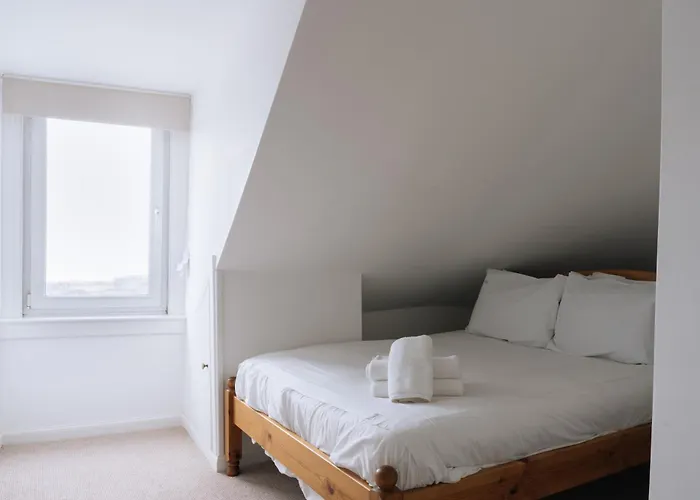 Apartment & Modern 2bd Flat - *