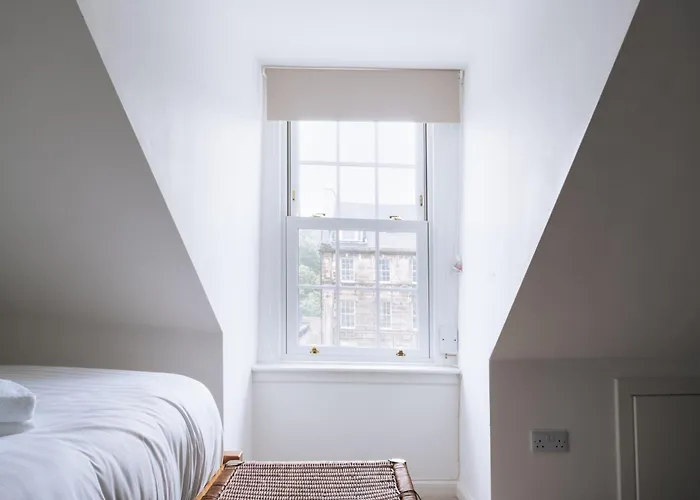 & Modern 2bd Flat - Edinburgh