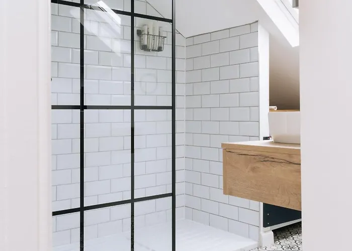 & Modern 2bd Flat - * Edinburgh