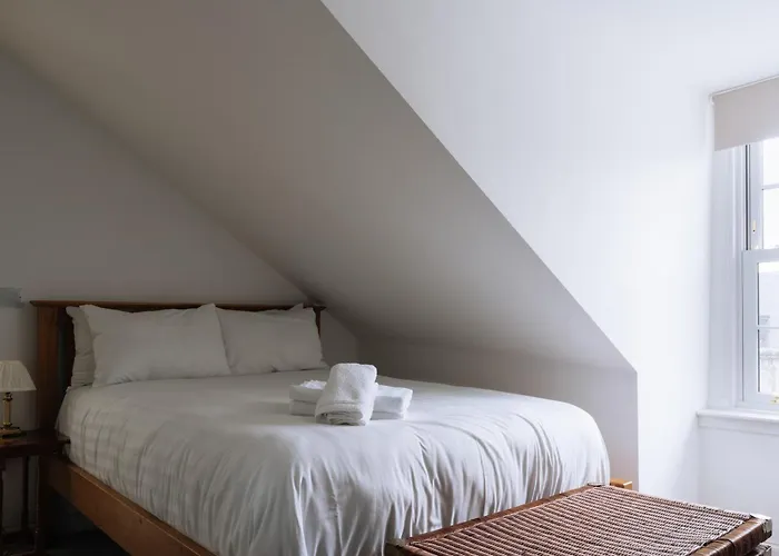 & Modern 2bd Flat -