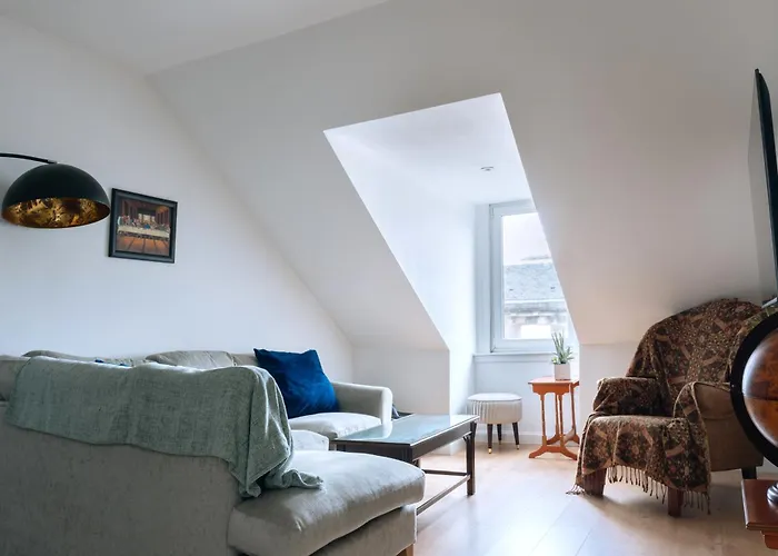 Apartment & Modern 2bd Flat - *