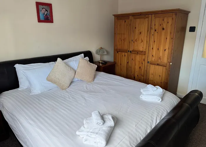 It Is A Spacious And Beautiful Appartamento Edimburgo