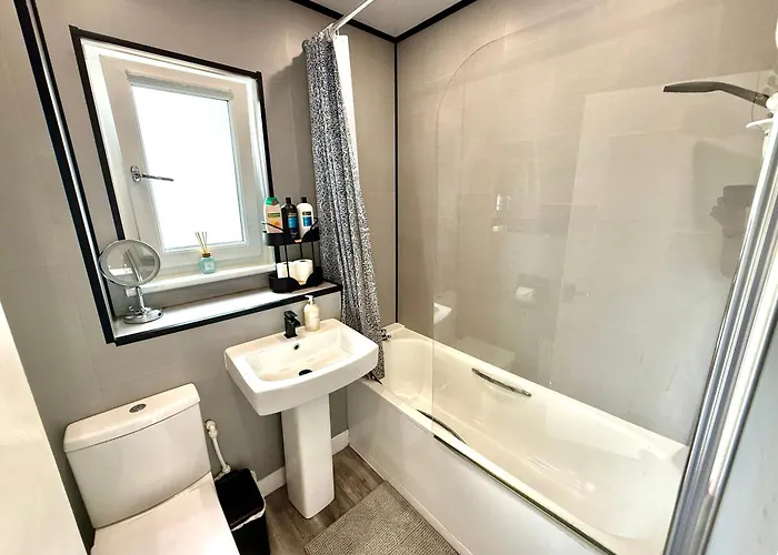 South Gyle House - Superfast Wifi And Free Parking - 7 Minutes From Airport